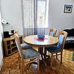 Orange Apartment's Repic