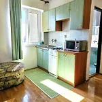Orange Apartment's Repic *