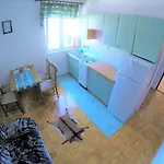 Orange Apartment's Repic *