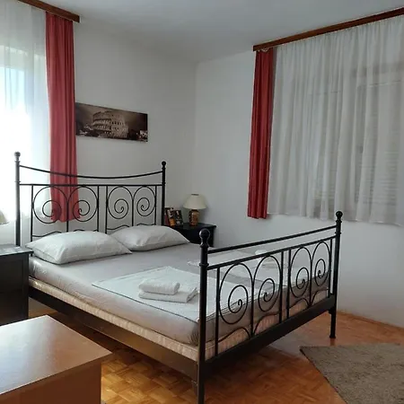 Διαμέρισμα Orange Apartment's Repic