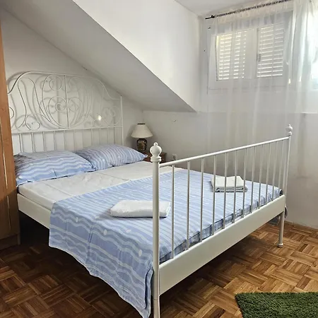 Orange Apartment's Repic Apartman *