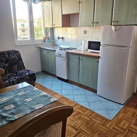 Orange Apartment's Repic *