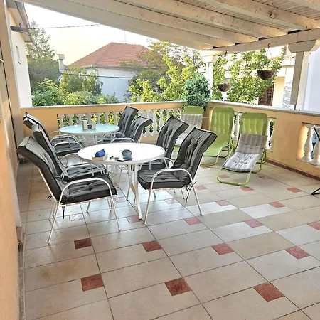 Orange Apartment's Repic *