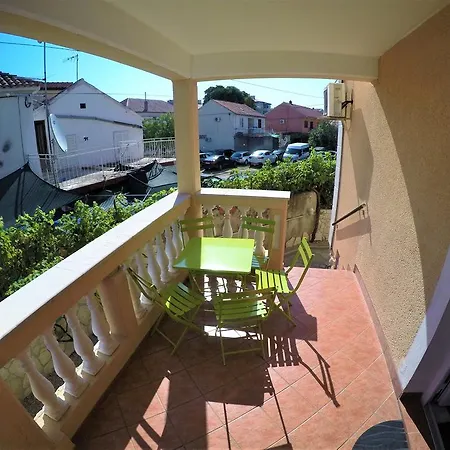 Orange Apartment's Repic Apartment *