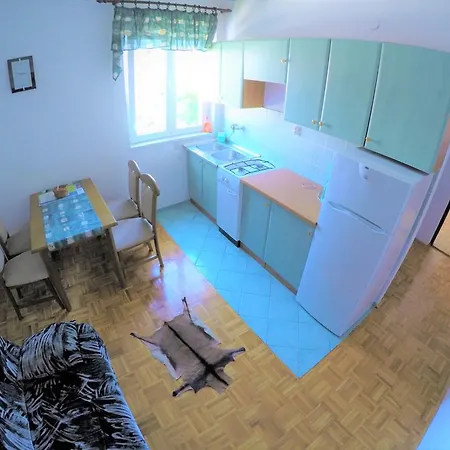 Orange Apartment's Repic *