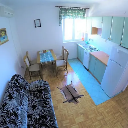 Orange Apartment's Repic