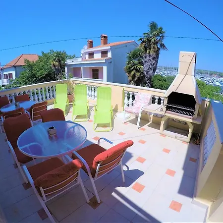 Orange Apartment's Repic