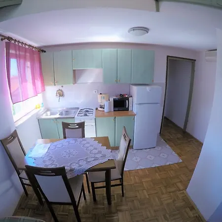 Orange Apartment's Repic