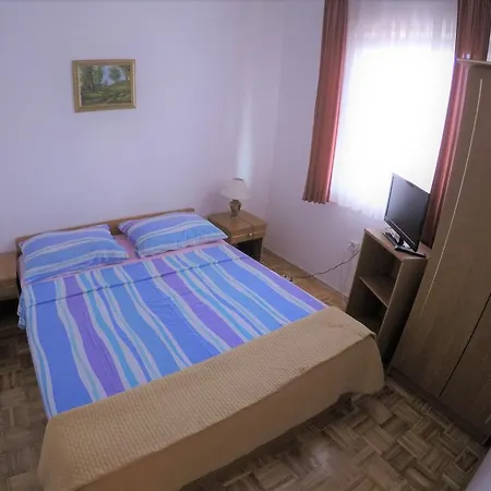 Orange Apartment's Repic *