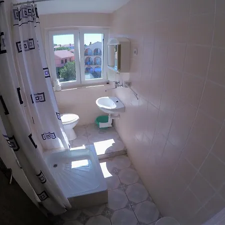 Orange Apartment's Repic *