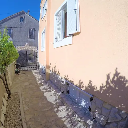 Orange Apartment's Repic Apartman