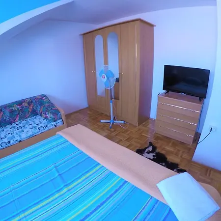 Orange Apartment's Repic *