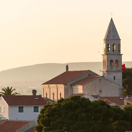 Orange Apartment's Repic *