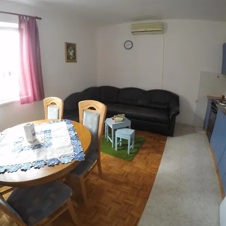 Orange Apartment's Repic *