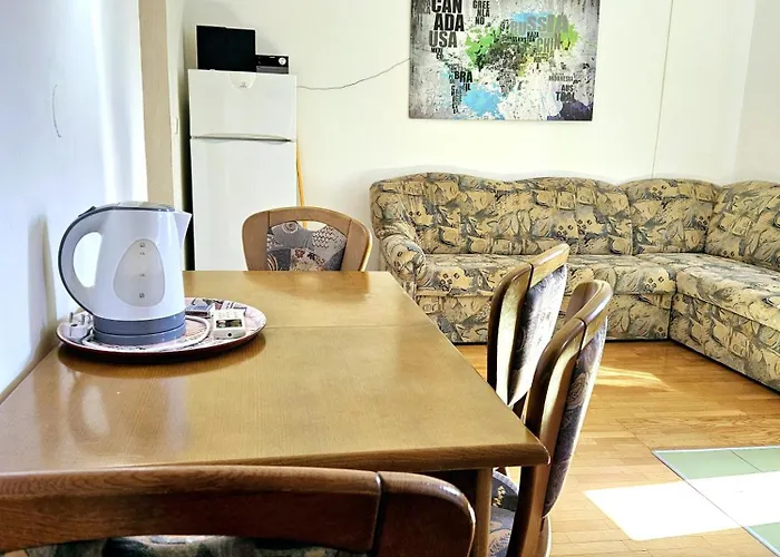 Orange Apartment's Repic