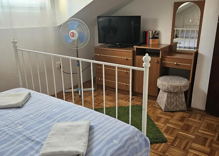 Orange Apartment's Repic *