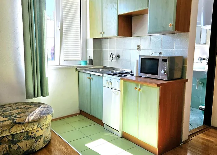 Orange Apartment's Repic *