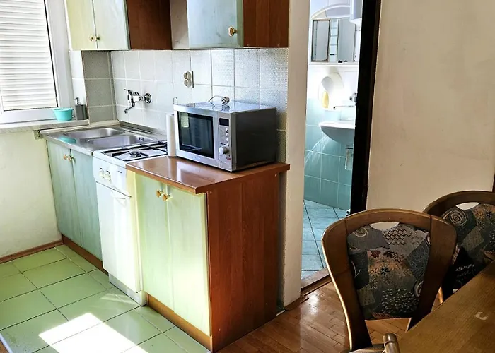 Orange Apartment's Repic