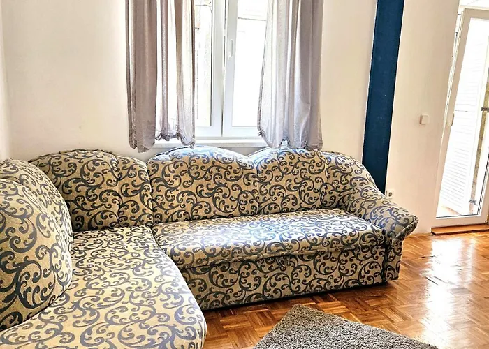 Orange Apartment's Repic *