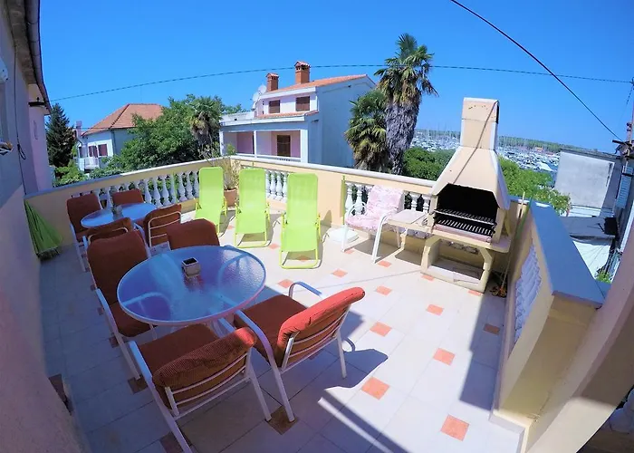 Orange Apartment's Repic