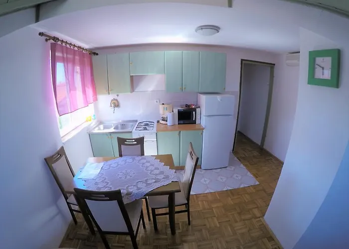 Orange Apartment's Repic