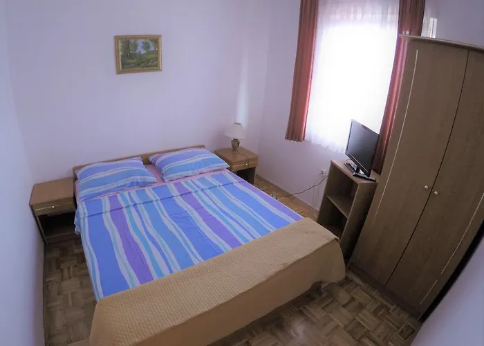 Orange Apartment's Repic *