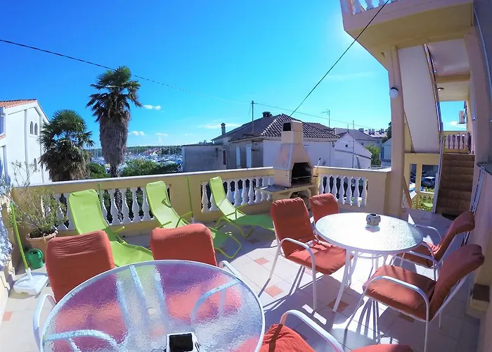 Orange Apartment's Repic *