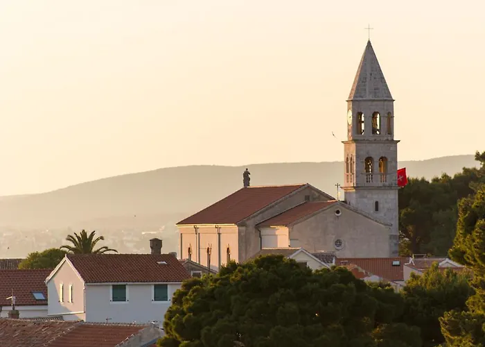 Orange Apartment's Repic *