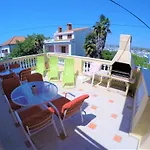 Orange Apartment's Repic