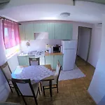 Orange Apartment's Repic