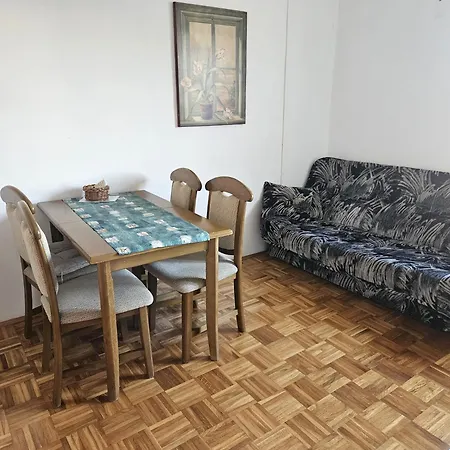 Orange Apartment's Repic Lejlighed