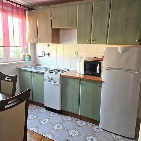 Orange Apartment's Repic
