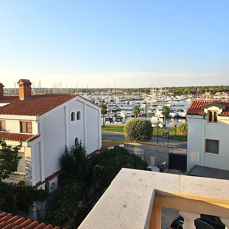 Orange Apartment's Repic Apartment