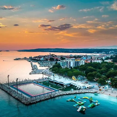 Orange Apartment's Repic *