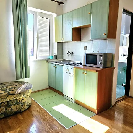 Orange Apartment's Repic *