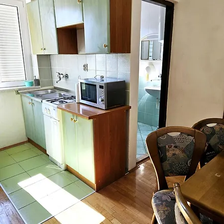 Orange Apartment's Repic