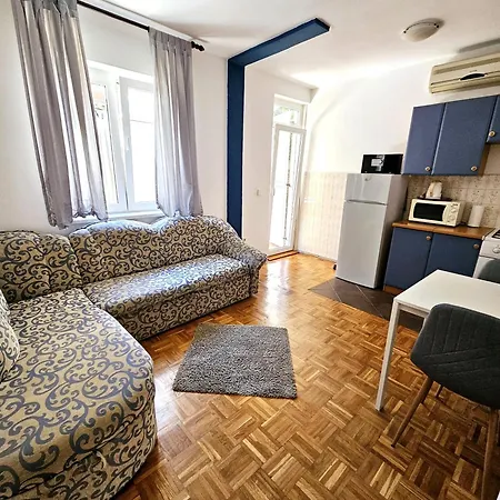 Lägenhet Orange Apartment's Repic *