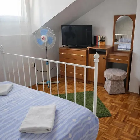 Orange Apartment's Repic Lejlighed
