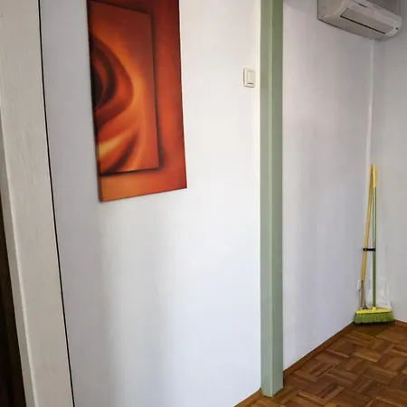 Orange Apartment's Repic Apartment *