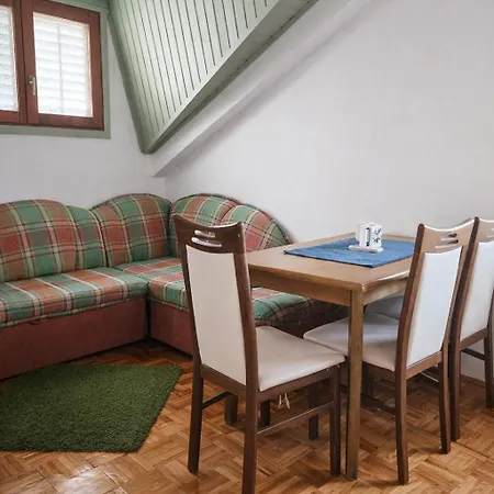 Orange Apartment's Repic