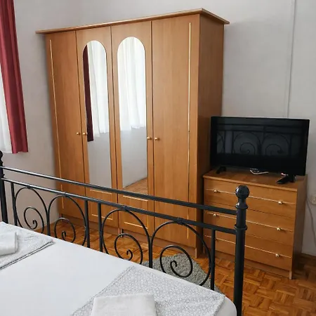 Orange Apartment's Repic Lejlighed