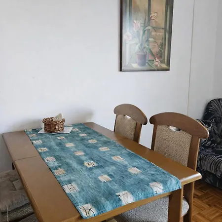 Orange Apartment's Repic *