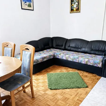 Orange Apartment's Repic Lejlighed