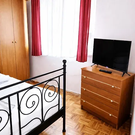Orange Apartment's Repic Lejlighed