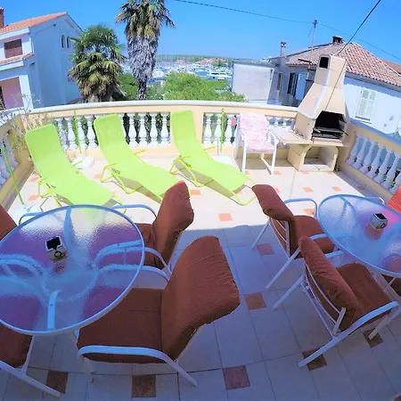 Orange Apartment's Repic *