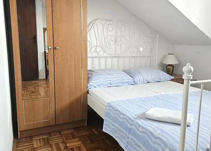 Orange Apartment's Repic *