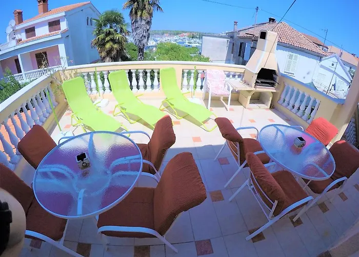 Orange Apartment's Repic *